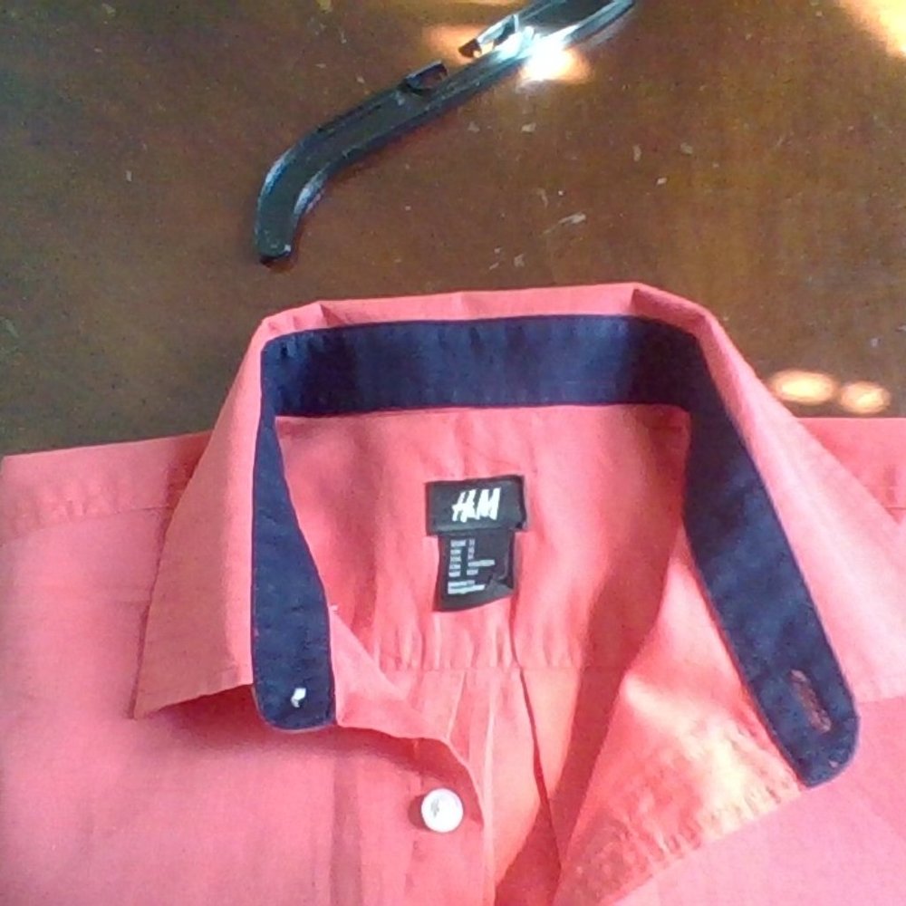 H&M red button men short sleeve size small